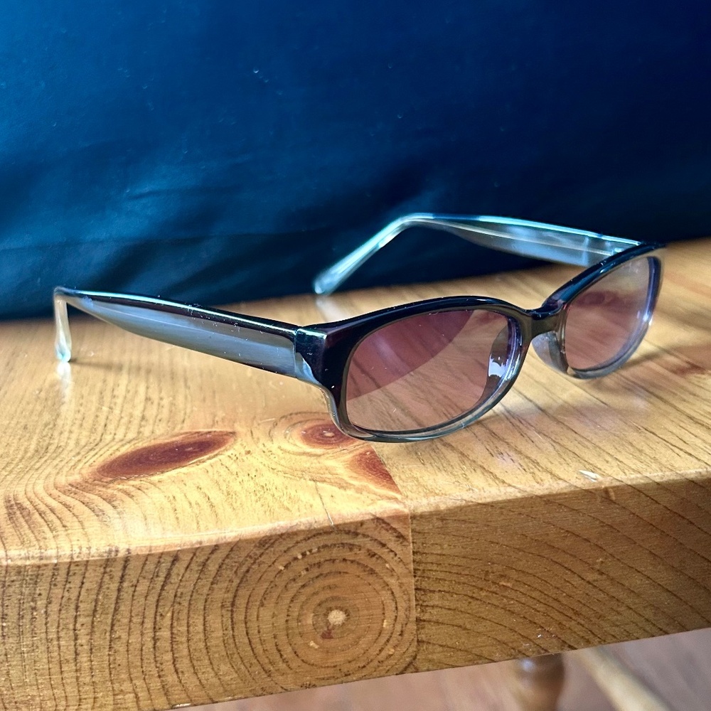 Vibtage 90s Black Rectangular Acetate Framed Sunglasses with Ombré Arms - Picture 2 of 9